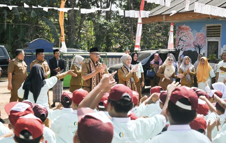 Dukung Generasi Emas 2045, Ratusan Siswa SD Dapatkan Makanan Bergizi