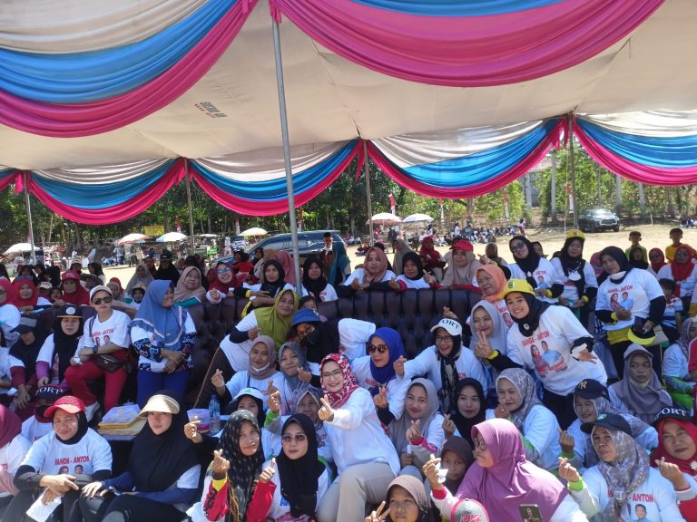 Jalin Silaturahmi Dengan Masyarakat, Bacabup Pesawaran Nanda Ramaikan Jalan Sehat