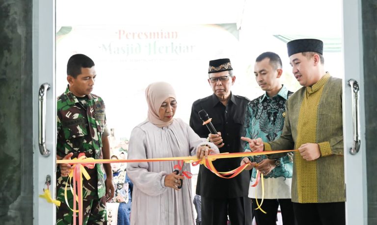 Bupati Pesawaran Resmikan Masjid Herkiar Kompi Senapan A Batalyon 143