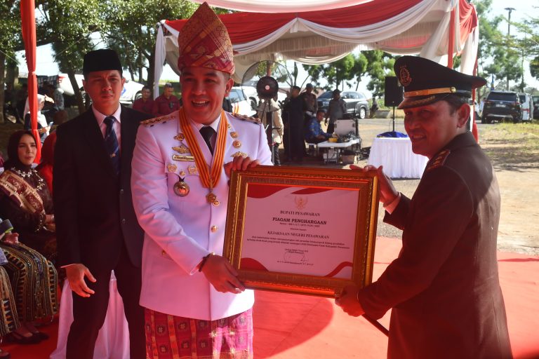 Kejari Pesawaran Terima Tiga Penghargaan Sekaligus
