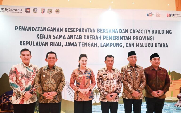 Bupati Pesawaran Dampingi Gubernur Lampung Tandatangi Kerja Sama dengan Pemprov Kepri