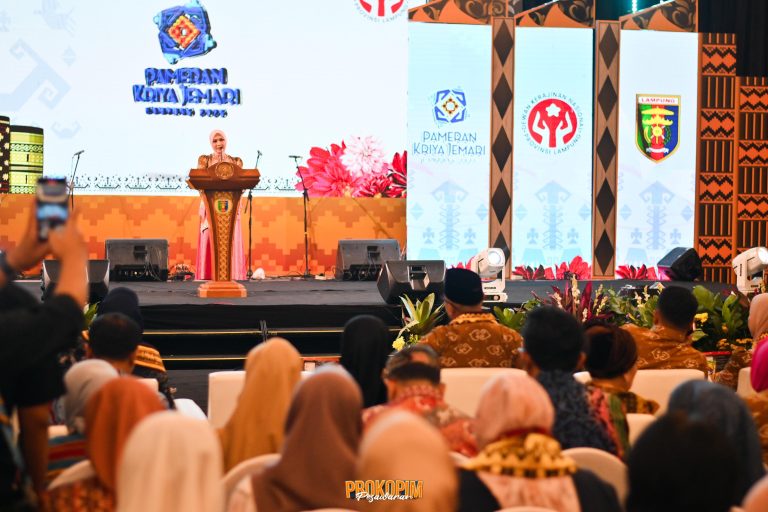 Ketua TP PKK Pesawaran Hadiri Pembukaan Pameran Kriya Jemari Lampung