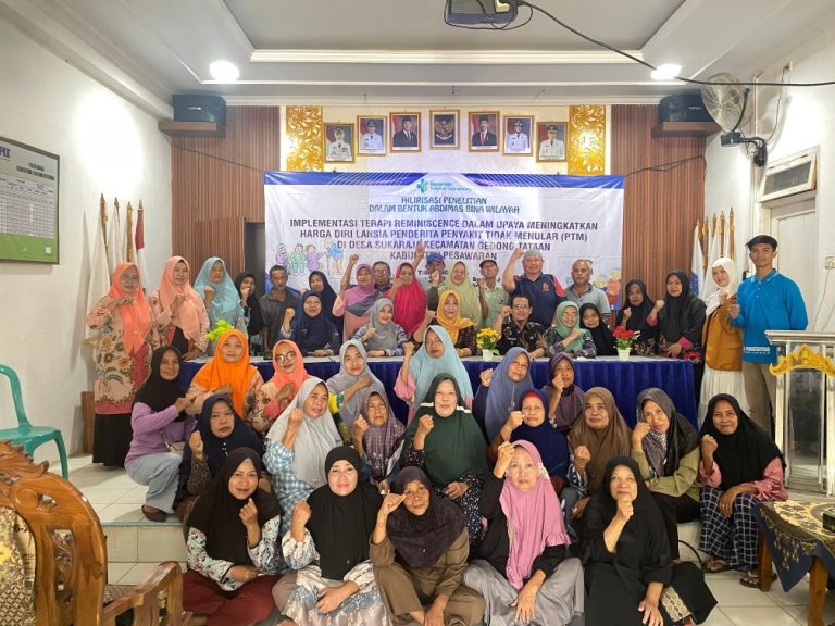 Poltekkes Tanjungkarang Berikan Pelayanan Terapi Reminiscence Lansia Penderita PTM