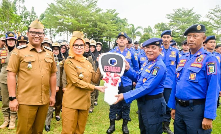 Pemkab Pesawaran Terima Hibah Satu Unit Kendaraan Damkar dari Pemrov DKI Jakarta