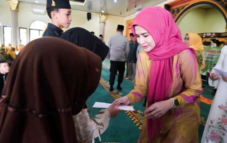 Pengajian Akbar Al-Hidayah Pesawaran Berbagi Bersama Anak Yatim dan Dhuafa