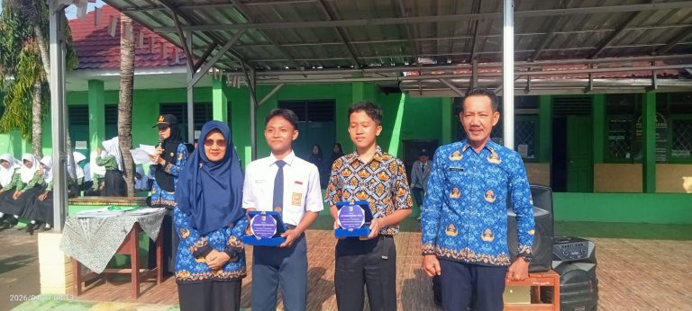 Lantik Pengurus OSIS, Ini Pesan Kepala SMPN 1 Gedong Tataan