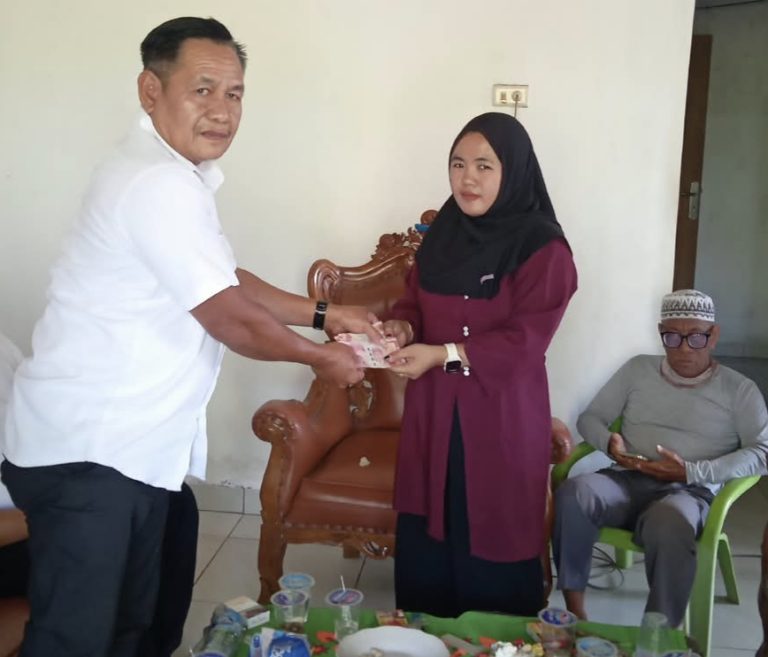Kades Bernung Beri Bantuan Finansial untuk Keluarga Korban KMP Virgo Transport 8