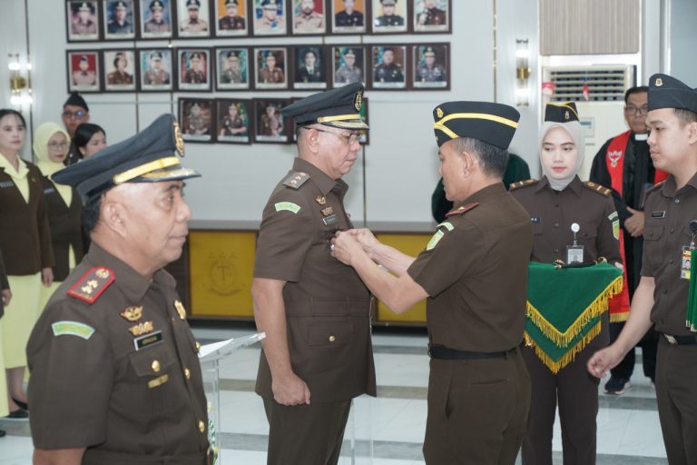 Wakajati Lampung Lantik Rudhy Parhusip sebagai Asisten Pemulihan Aset dan Armadha Tangdibali Jadi Kajari Way Kanan